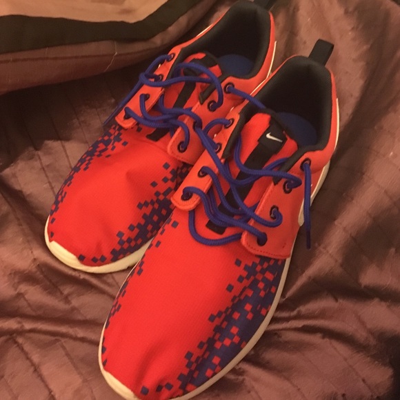 Nike Roshe One Light crimson white swoosh and blue