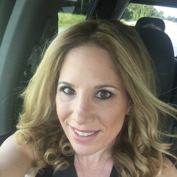 Meet your Posher, Lori
