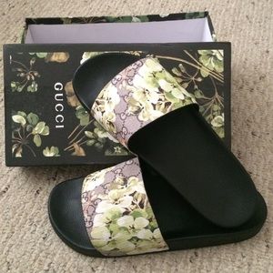 Gucci bloom slides fits US size 10