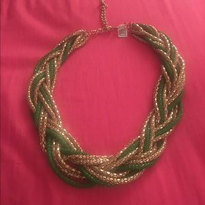 CLEARANCE‼️Green and gold woven necklace