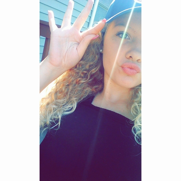 Meet your Posher, Adryona - Picture 1 of 1