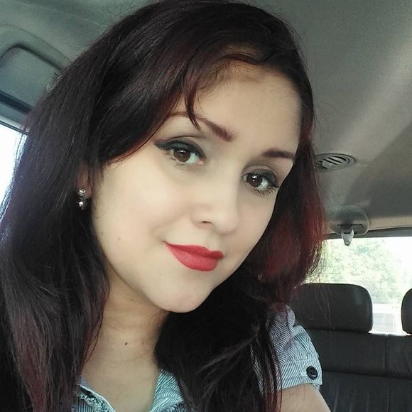 Meet your Posher, Zaira