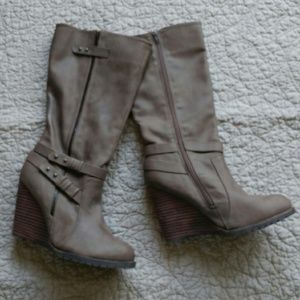 Women's wedge boot