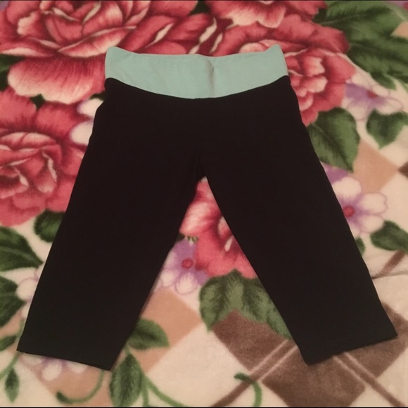 Victoria's Secret cropped yoga pant