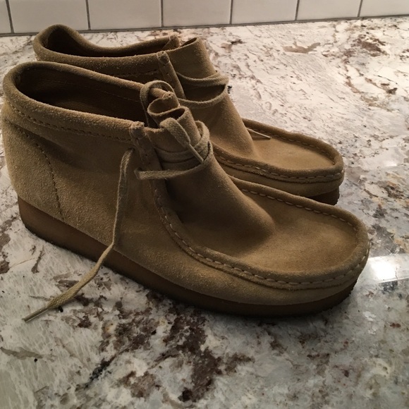 mens wallabees