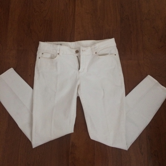 white Ann Taylor modern fit Jeans!