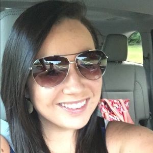 Meet your Posher, Brittney