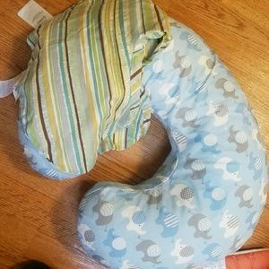 Boppy pillow w/ extra case