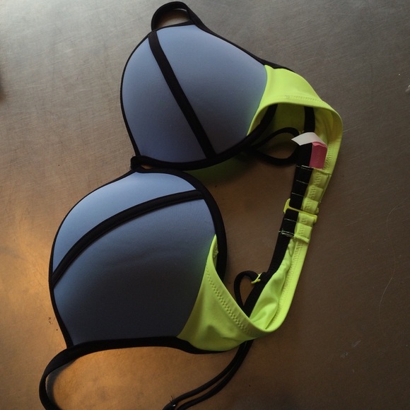 Victoria's Secret bikini top 34 DD