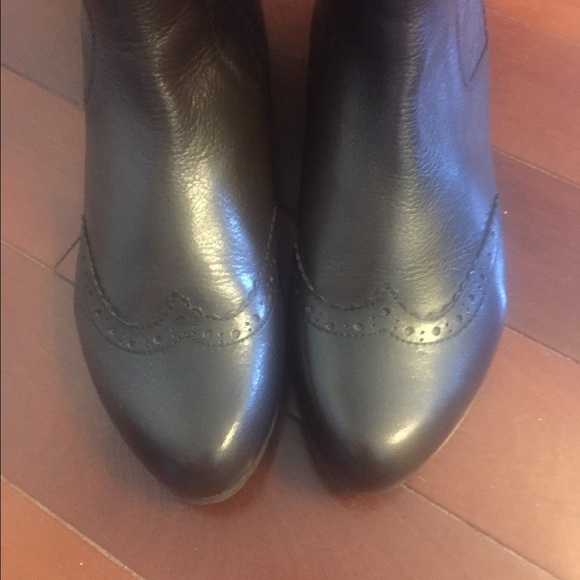 Spring Step wing tip tall boots - Picture 2 of 4