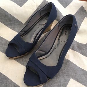 Never worn navy prep toe wedges