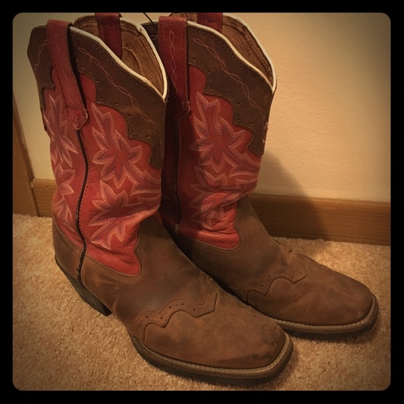 Selling these super comfortable cowgirl boots!
