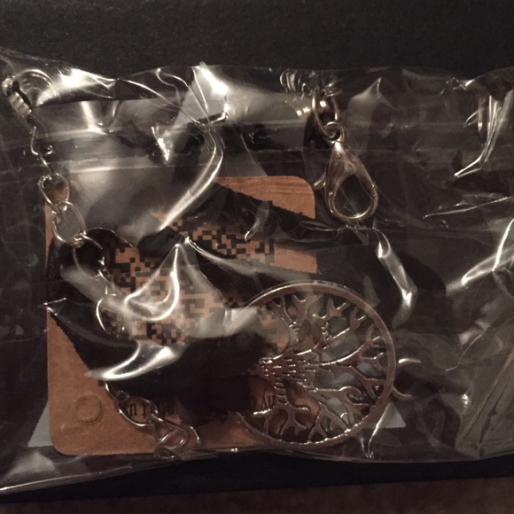 Silver tree suede charm bracelet - Picture 3 of 4