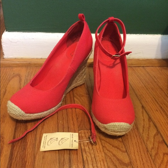 Sonoma Shoes - Red/orange wedges