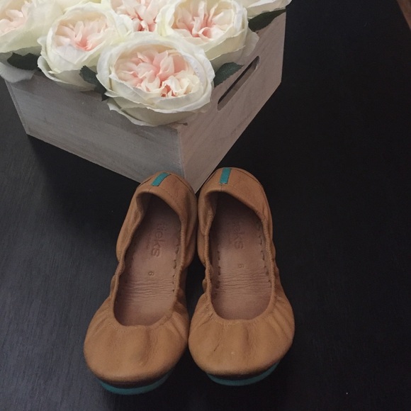 Camel colored tieks