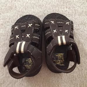 Brown boys sandals-size 3
