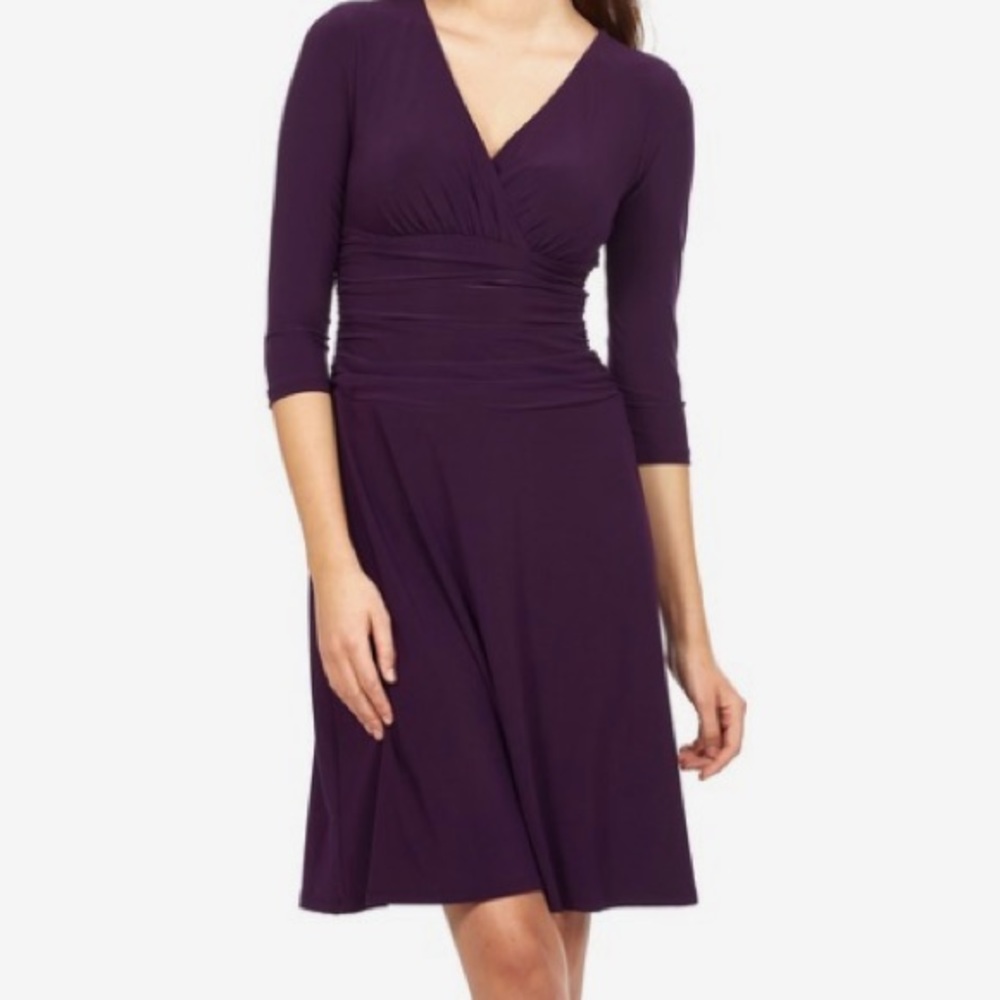 Nine West v flattering cinched waist v-neck dress
