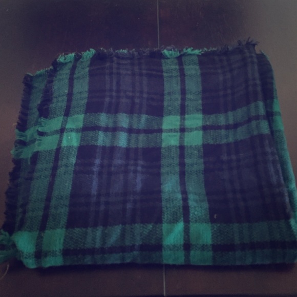 Navy and green blanket scarf