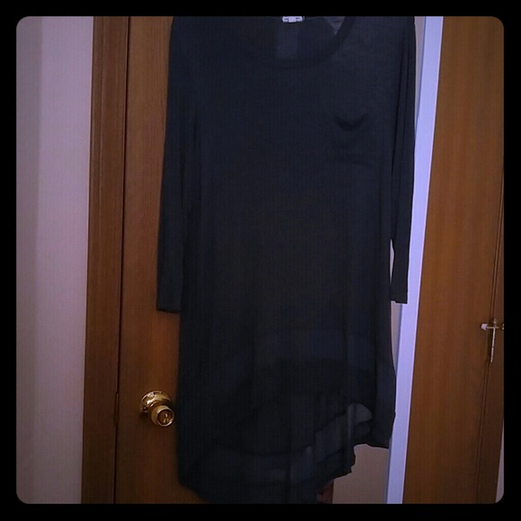 Buckle high-lo tunic t-shirt top with sheer detail