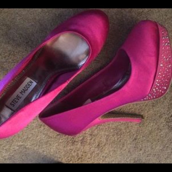 Steve Madden Fushia Jeweled Pumps