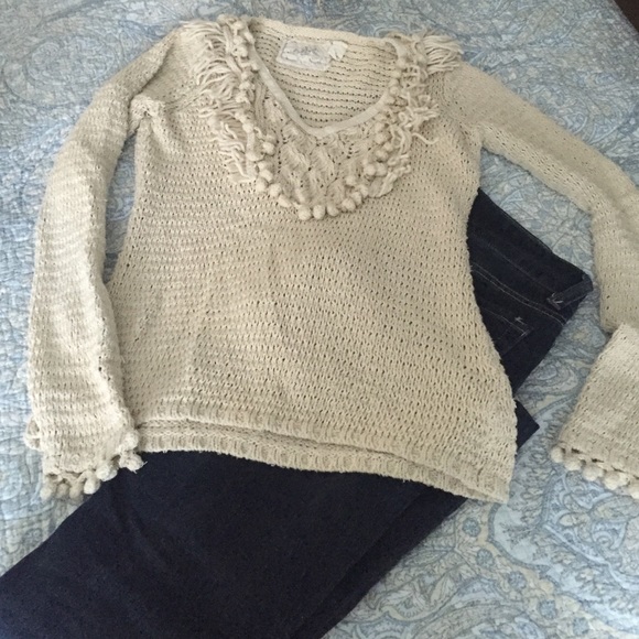 Junior ~Cream sweater - Picture 1 of 3