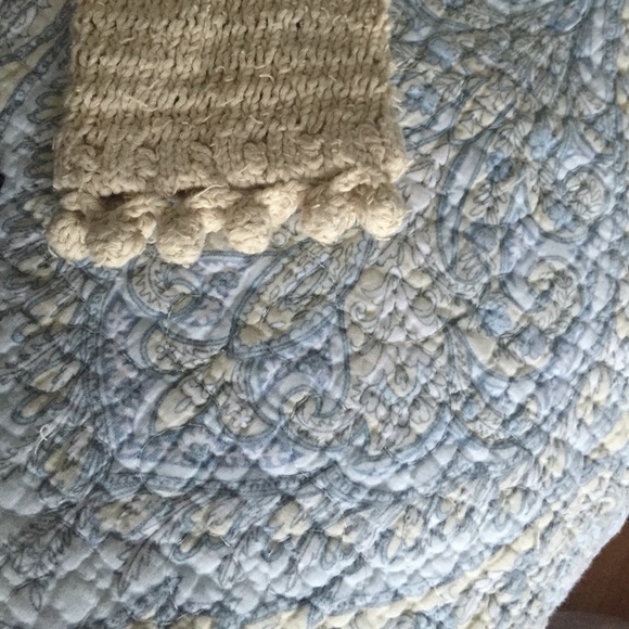 Junior ~Cream sweater - Picture 2 of 3