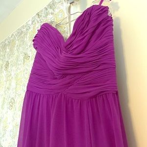 Very beautiful long strapless dress.