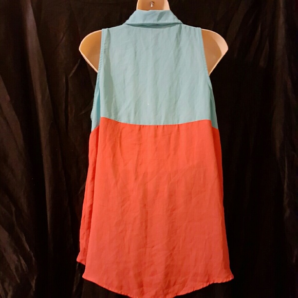 High low button down shirt. - Picture 2 of 4