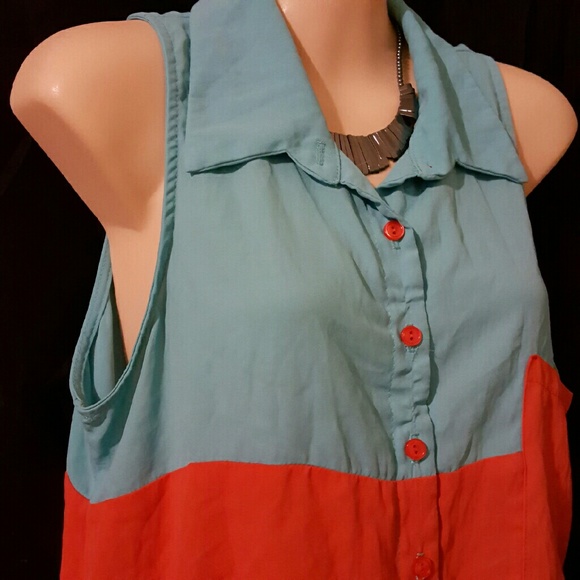 High low button down shirt. - Picture 3 of 4