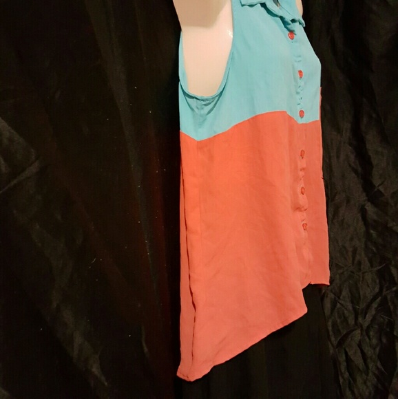 High low button down shirt. - Picture 4 of 4