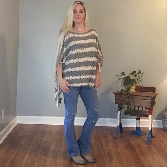 💥1 Left 💥Super Soft Poncho - Picture 3 of 7