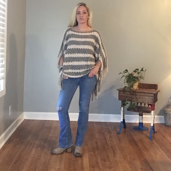 💥1 Left 💥Super Soft Poncho - Picture 2 of 7