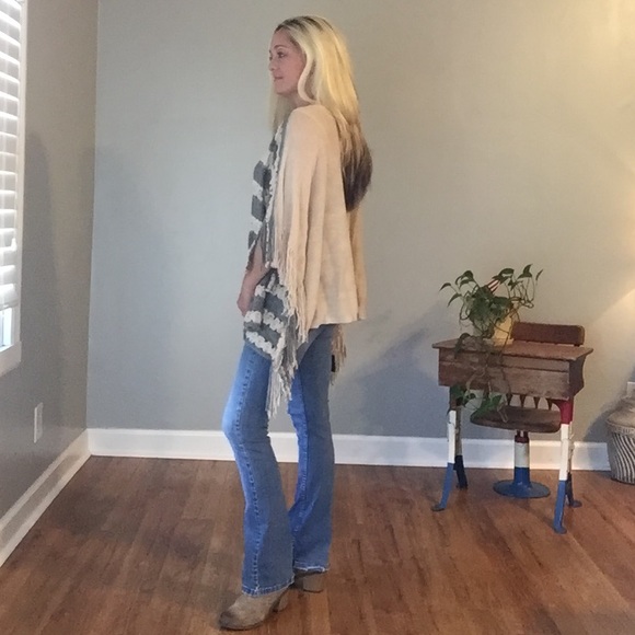 💥1 Left 💥Super Soft Poncho - Picture 5 of 7