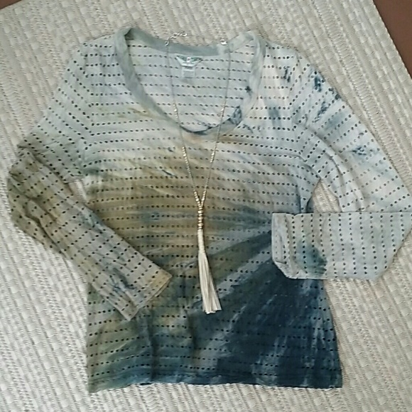 Hard tail multi colors of blue and green shirt