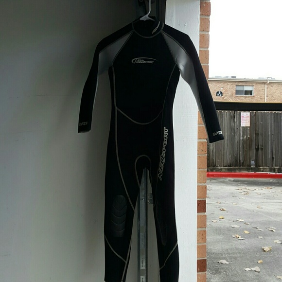 3 mm wet suit