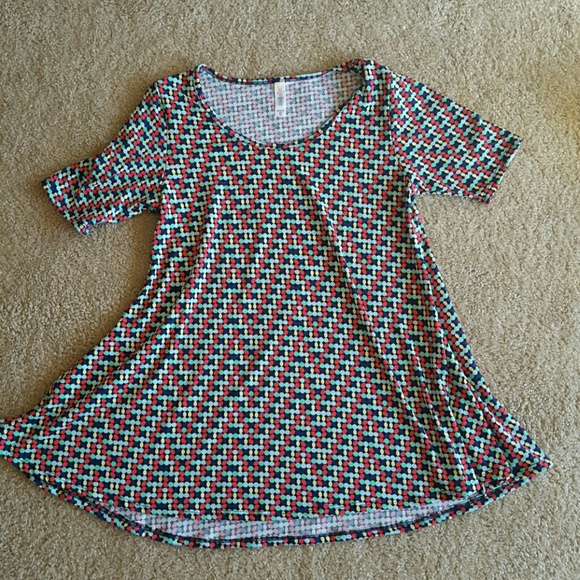 XS LulaRoe Perfect Tee Multi Color