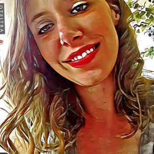 Meet your Posher, Caitlin