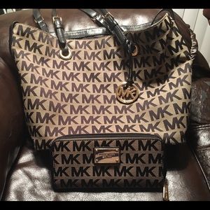 Authentic MK tote.
