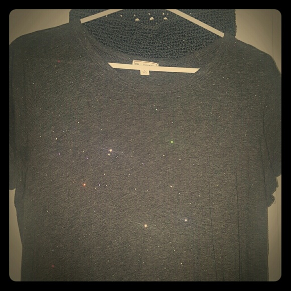Grey t-shirt with sparkles