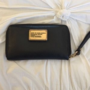 Marc Jacobs Classic Q Wingman Wristlet