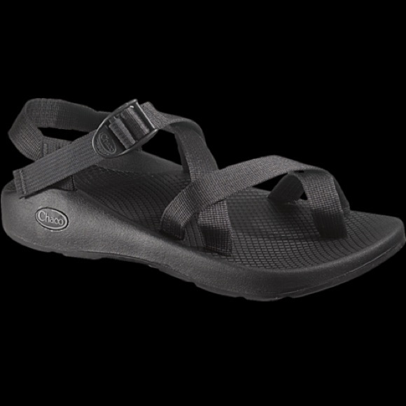 Black single strap Chacos, Size 10!