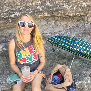 Meet your Posher, Adriana