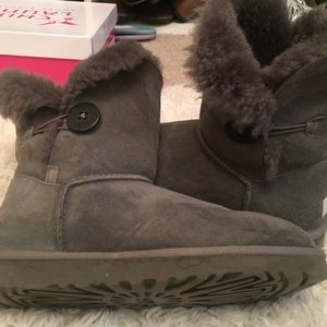 grey short ugg boots