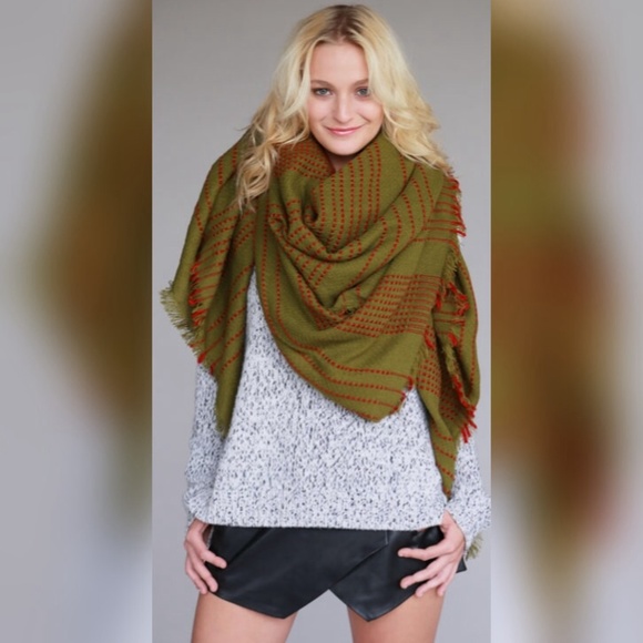 🆕Olive Blanket Scarf - Picture 2 of 4