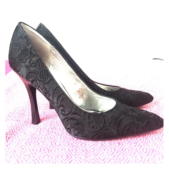 Isaac Mizrahi Black Lace Pumps