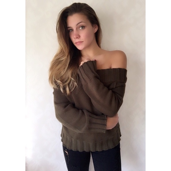 ••n e w•• Gabriella top