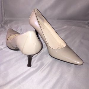 CALVIN KLEIN Dolly kitten heels in beige sz 6.5