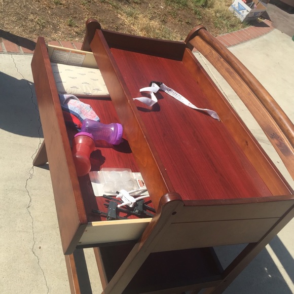 Changing table - Picture 2 of 4