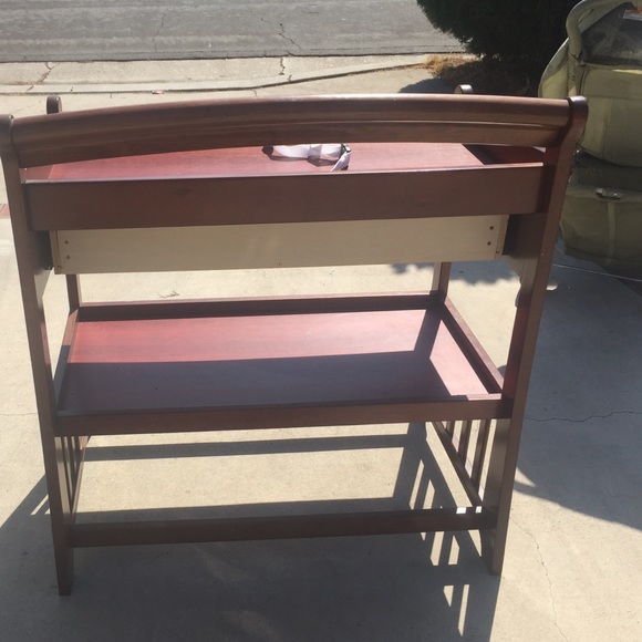 Changing table - Picture 3 of 4