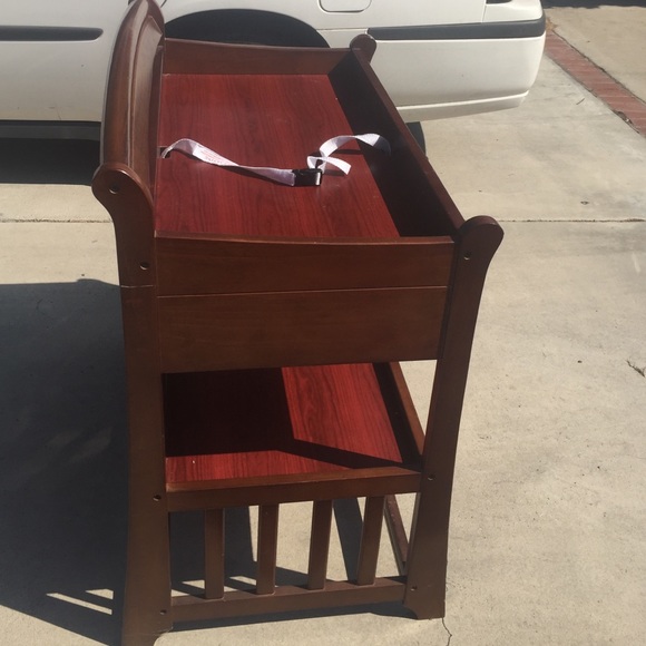 Changing table - Picture 4 of 4